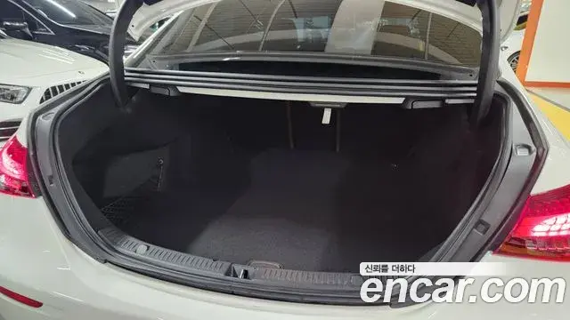 Mercedes-Benz E-Class 2022 — Фото 17/20