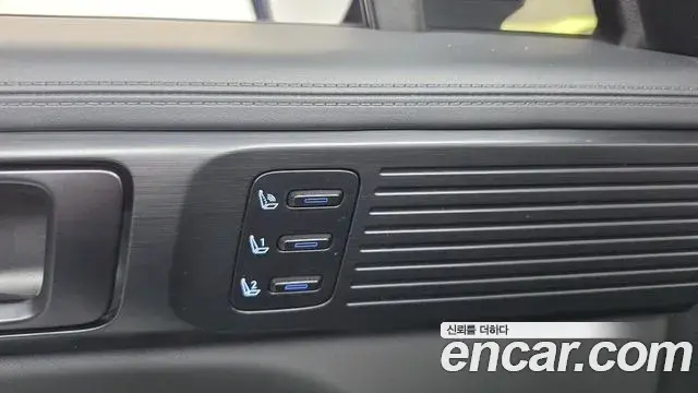 Hyundai Santa Fe 2024 — Photo 2/33