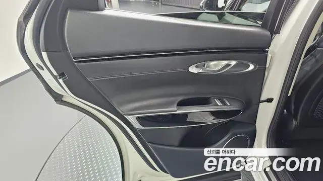 Genesis GV70 2022 — ფოტო 23/35