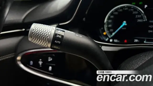Genesis GV70 2022 — ფოტო 32/35