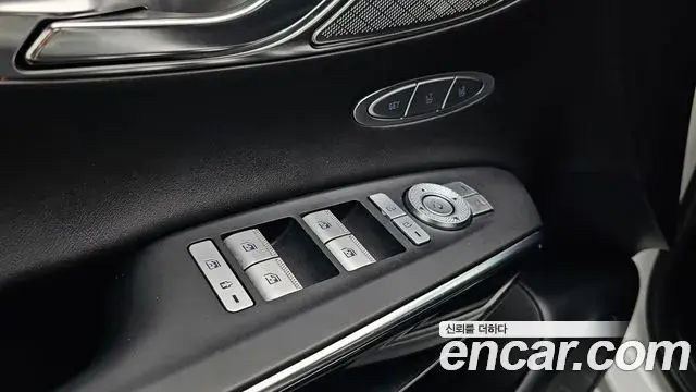 Genesis GV70 2022 — ფოტო 18/35