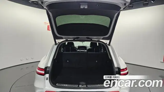 Genesis GV70 2022 — ფოტო 28/35