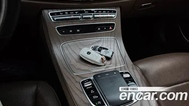 Mercedes-Benz E-Class 2021 — Фото 18/20