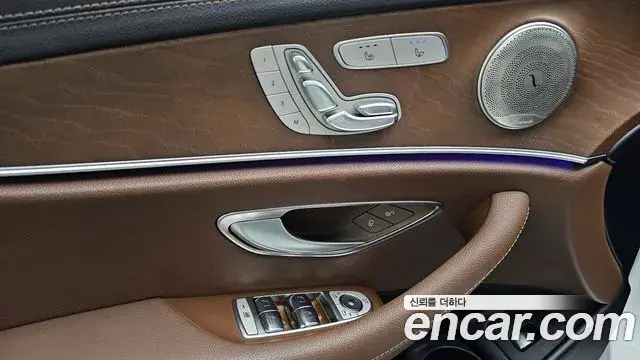Mercedes-Benz E-Class 2021 — Фото 20/20