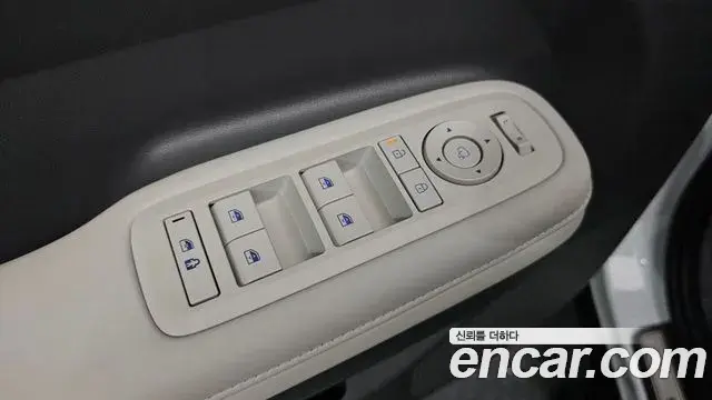 Hyundai Santa Fe 2025 — Фото 17/20