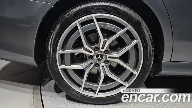 Mercedes-Benz E-Class 2022 — Photo 22/31