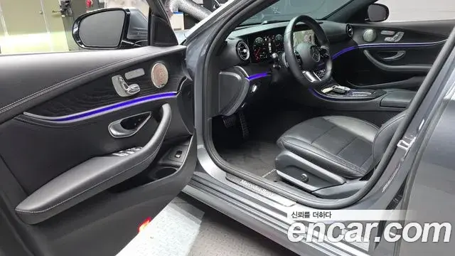 Mercedes-Benz E-Class 2022 — Photo 18/31