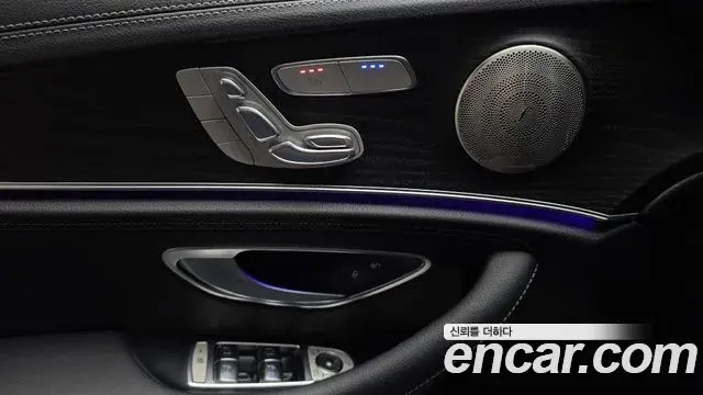 Mercedes-Benz E-Class 2022 — Photo 29/31
