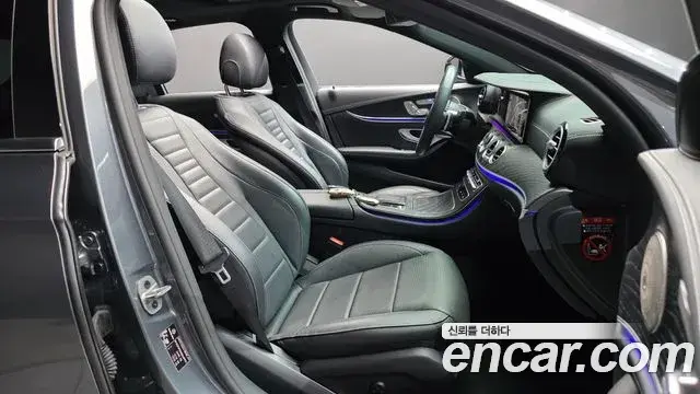 Mercedes-Benz E-Class 2022 — Photo 21/31