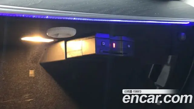 Mercedes-Benz E-Class 2022 — Photo 24/31