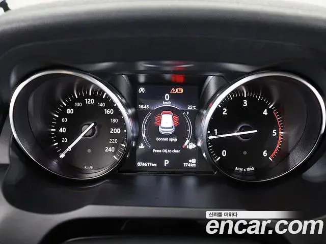 Land Rover Range Rover Evoque 2018 — ფოტო 16/20