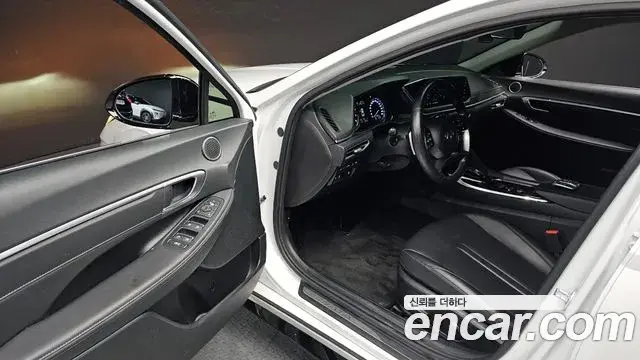 Hyundai Sonata Hybrid 2021 — Photo 7/30