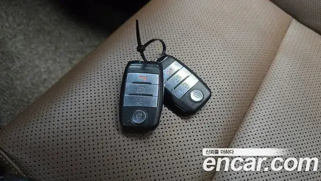 Kia Sportage The Bold 2019 — ფოტო 2/35