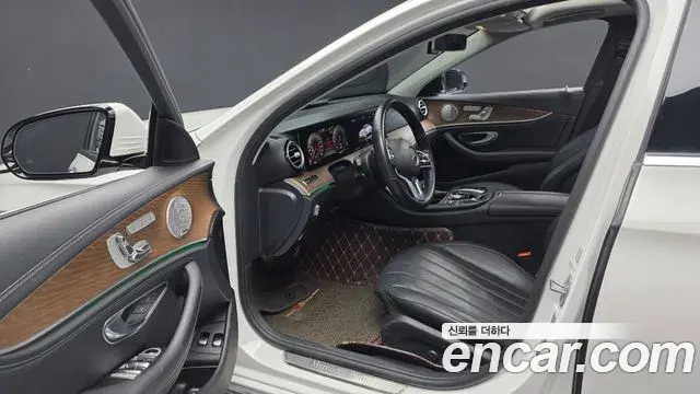Mercedes-Benz E-Class 2019 — Фото 10/20