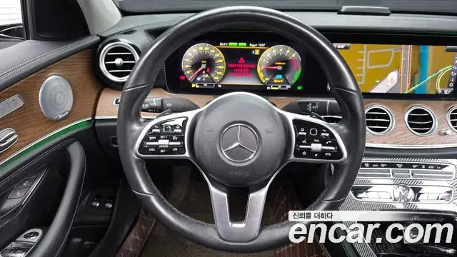 Mercedes-Benz E-Class 2019 — Фото 13/20