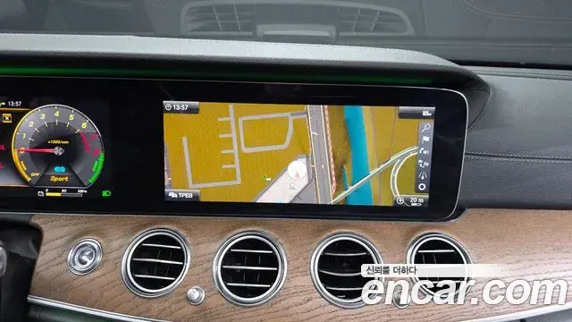 Mercedes-Benz E-Class 2019 — Фото 14/20
