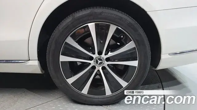 Mercedes-Benz E-Class 2019 — Şəkil 29/35