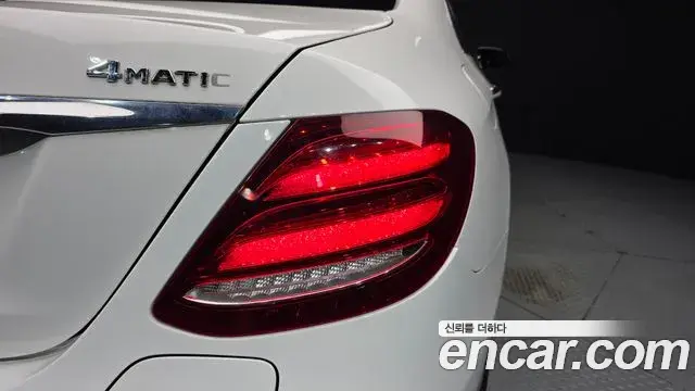 Mercedes-Benz E-Class 2019 — Şəkil 34/35