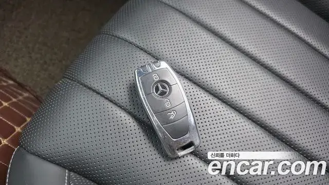 Mercedes-Benz E-Class 2019 — Şəkil 23/35