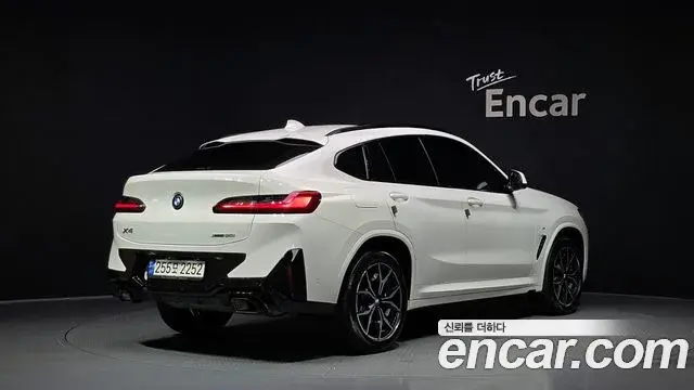 BMW X4 2022 — Фото 2/20