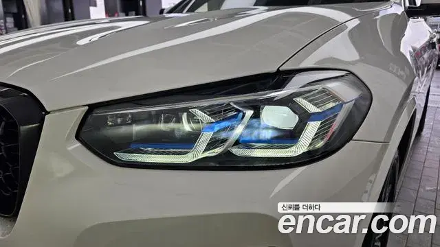 BMW X4 2022 — Şəkil 28/32