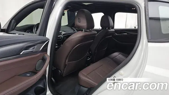 BMW X4 2022 — Şəkil 17/32