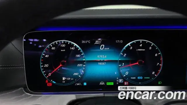 Mercedes-Benz E-Class 2021 — Фото 8/20