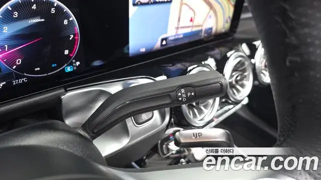 Mercedes-Benz GLB-Class 2025 — Photo 18/20
