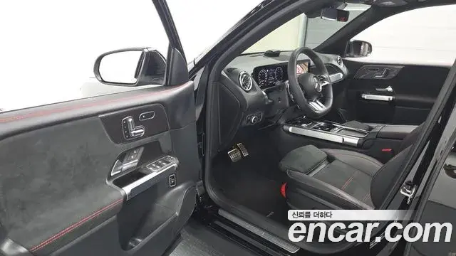 Mercedes-Benz GLB-Class 2025 — Photo 10/20