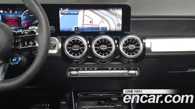 Mercedes-Benz GLB-Class 2025 — Photo 9/20