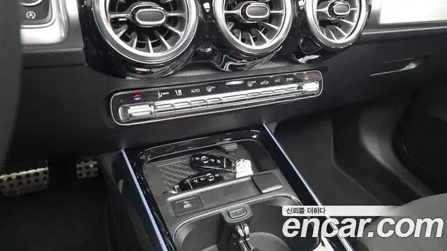 Mercedes-Benz GLB-Class 2025 — Photo 1/20