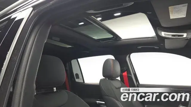 Mercedes-Benz GLB-Class 2025 — Photo 6/20