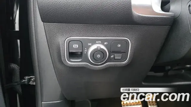 Mercedes-Benz GLB-Class 2025 — Photo 11/20