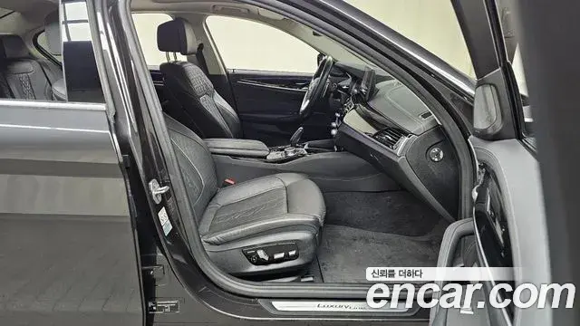 BMW 5 Series 2020 — ფოტო 11/31
