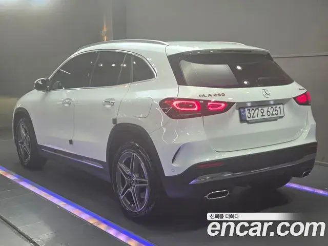 Mercedes-Benz GLA-Class 2023 — Photo 18/20