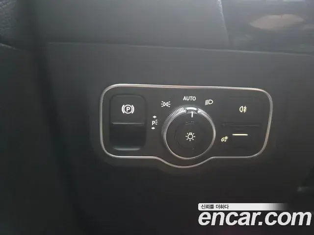 Mercedes-Benz GLA-Class 2023 — Photo 11/20