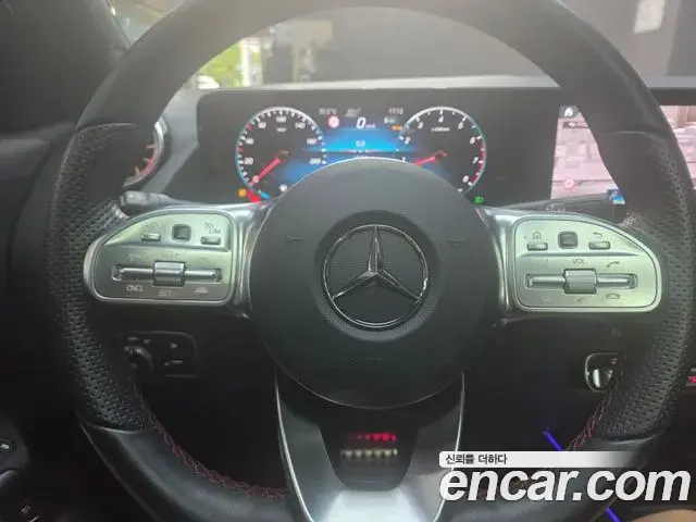 Mercedes-Benz GLA-Class 2023 — Photo 6/20