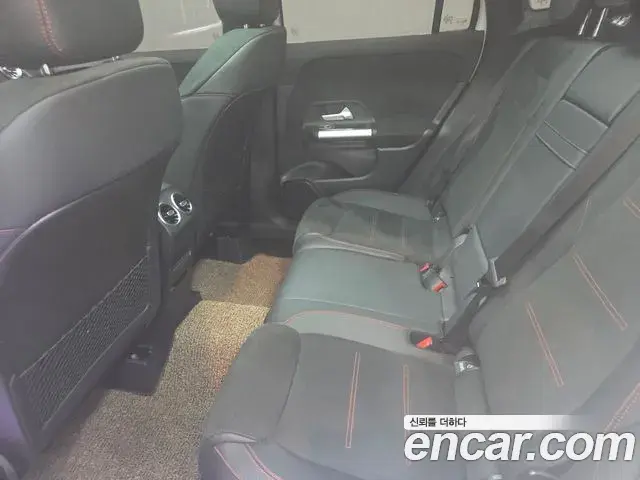 Mercedes-Benz GLA-Class 2023 — Photo 8/20