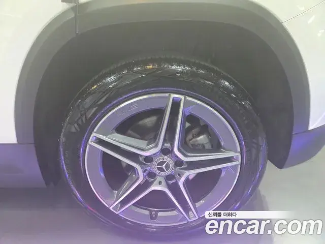 Mercedes-Benz GLA-Class 2023 — Photo 3/20