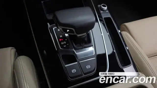 Audi Q5 2022 — ფოტო 28/37
