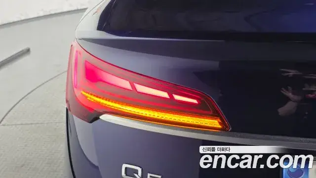 Audi Q5 2022 — ფოტო 23/37