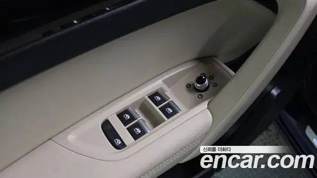 Audi Q5 2022 — ფოტო 35/37