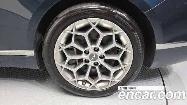 Genesis G80 2022 — Şəkil 24/31