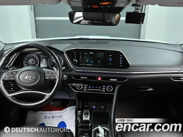 Hyundai Sonata Hybrid 2022 — Photo 13/20