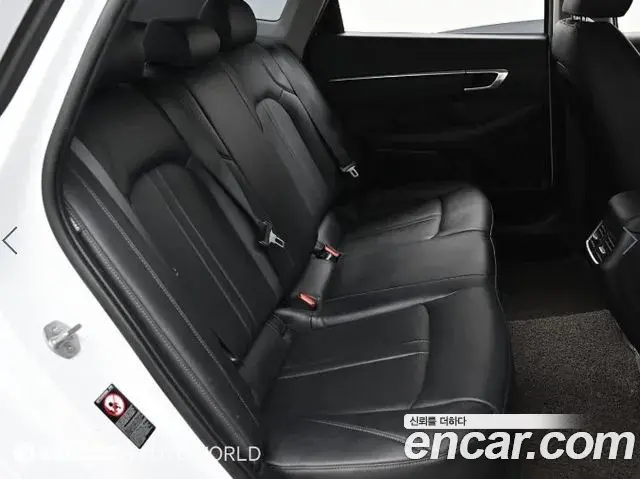 Hyundai Sonata Hybrid 2022 — Photo 16/20