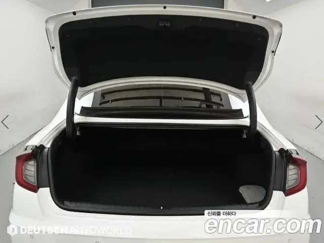 Hyundai Sonata Hybrid 2022 — Photo 9/20