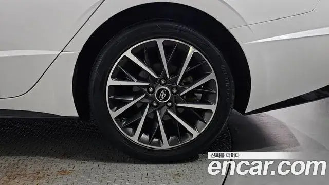Hyundai Sonata Hybrid 2021 — Photo 13/30