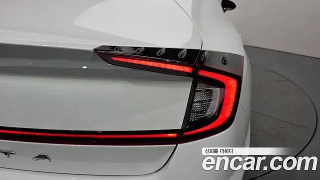 Hyundai Sonata Hybrid 2021 — Photo 25/30