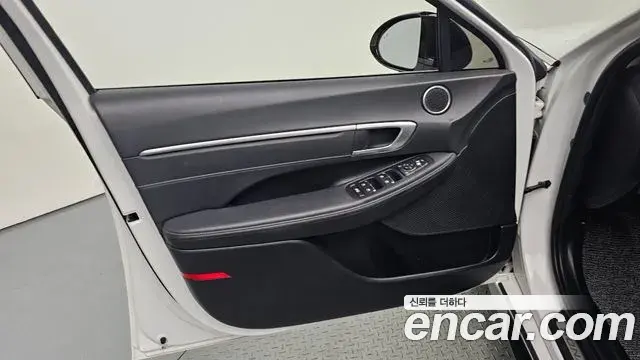 Hyundai Sonata Hybrid 2021 — Photo 30/30
