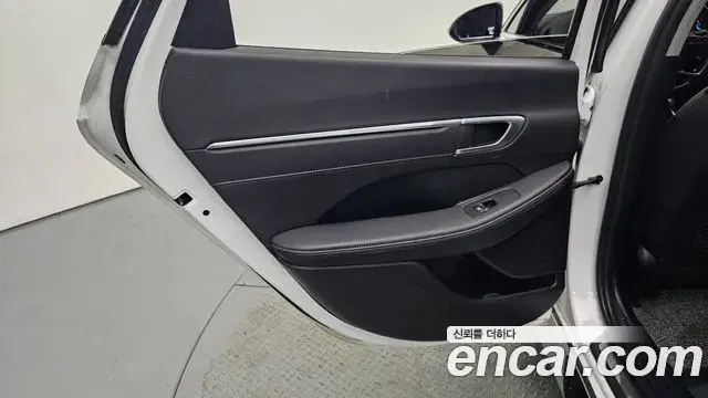 Hyundai Sonata Hybrid 2021 — Photo 26/30